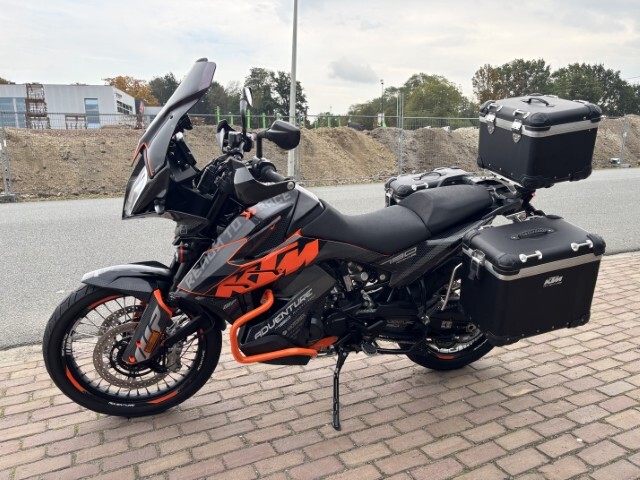 Adventure 790