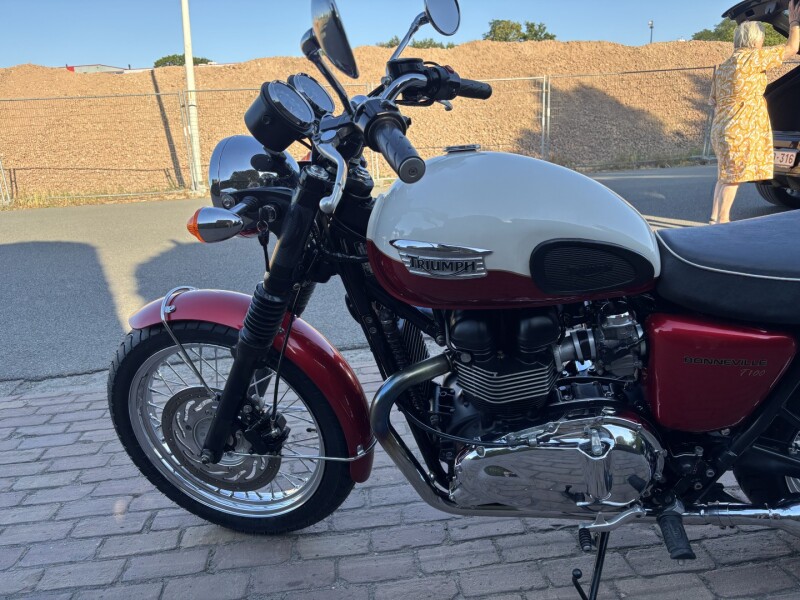 Bonneville T 100