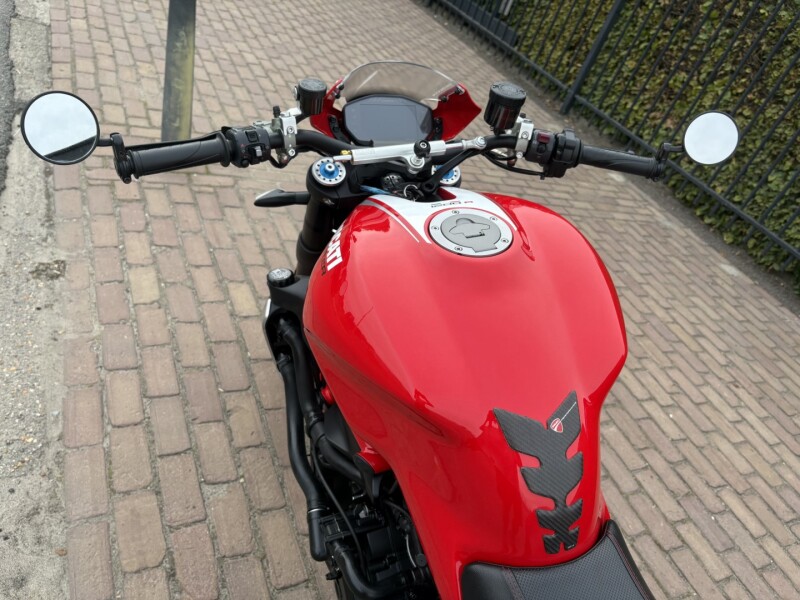 Monster 1200 R