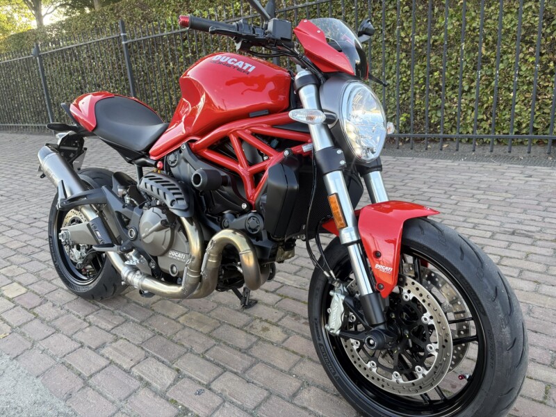 Monster 821