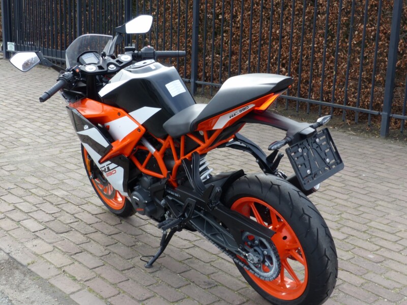RC 390 