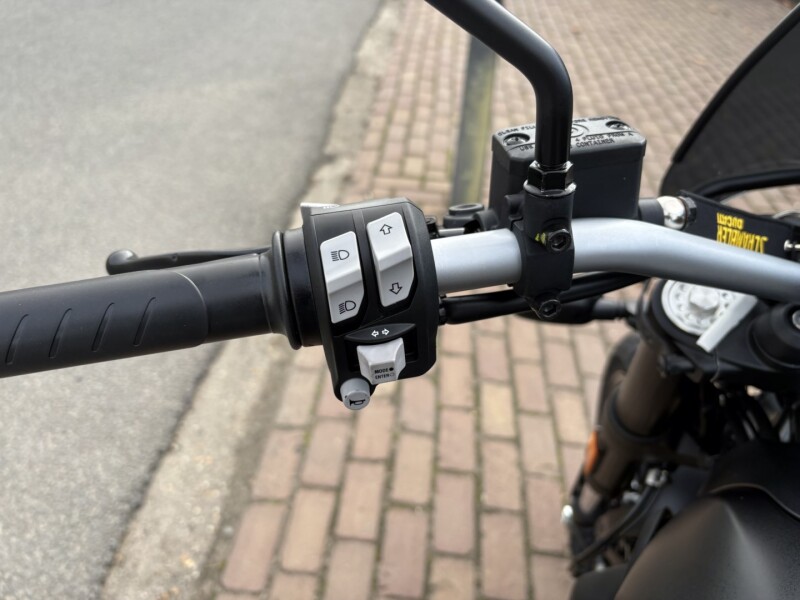 Scrambler 800 Icon Dark