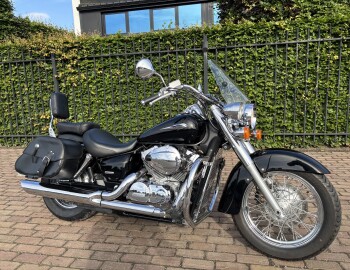 Shadow 750
