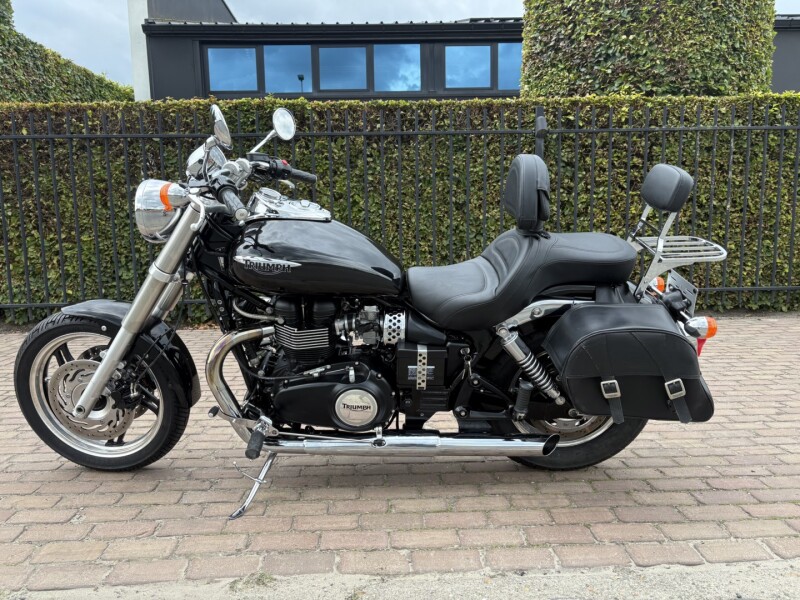 Speedmaster 900