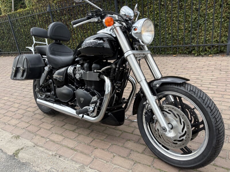 Speedmaster 900