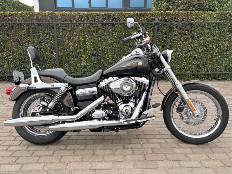 Super Glide Custom (110e Anniversary) 