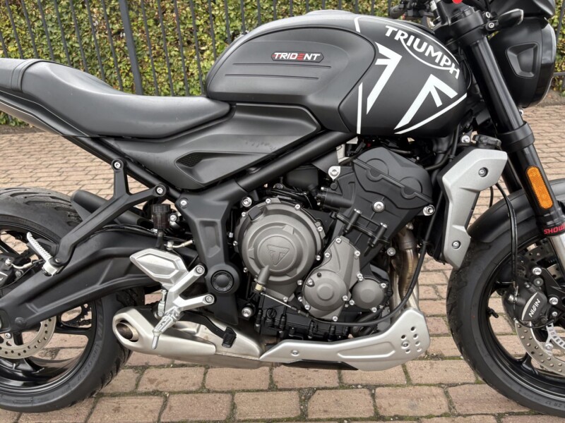 Trident 660