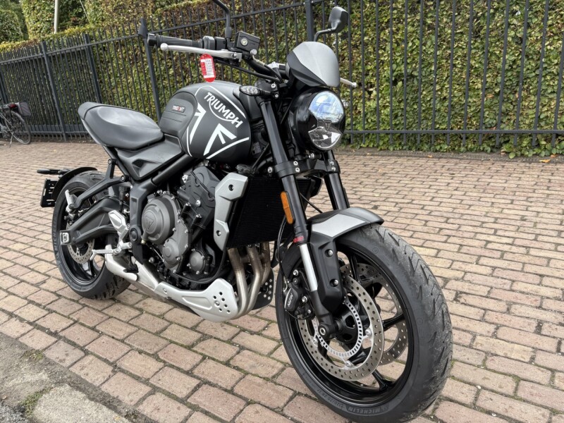 Trident 660