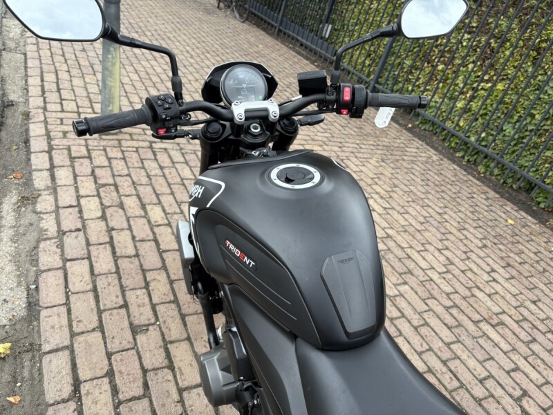 Trident 660