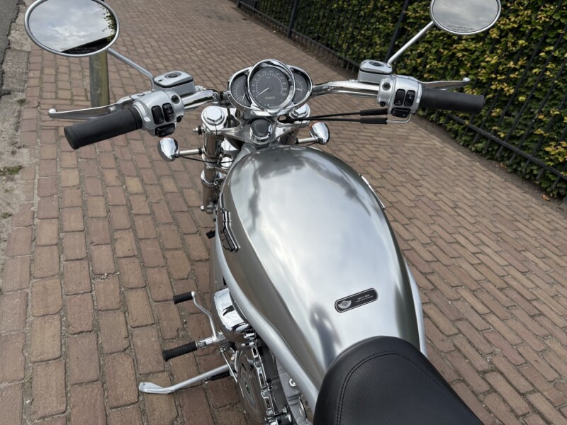 V - Rod (100 Jarige)