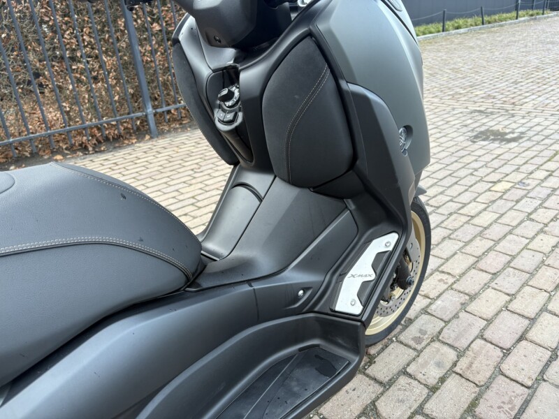 X Max 300 Tech Max
