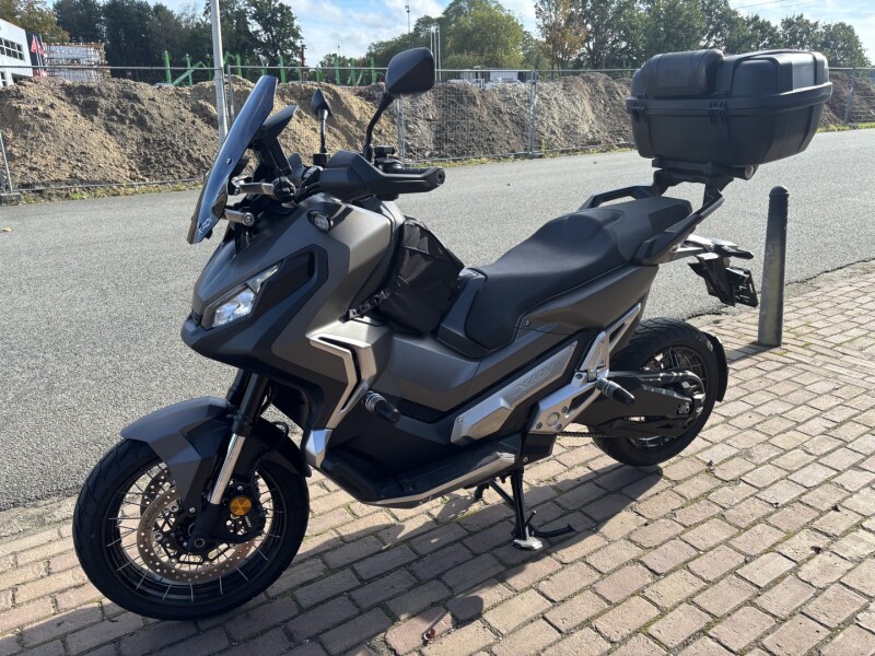 Xadv 750