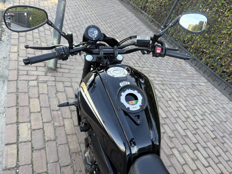 XSR 700