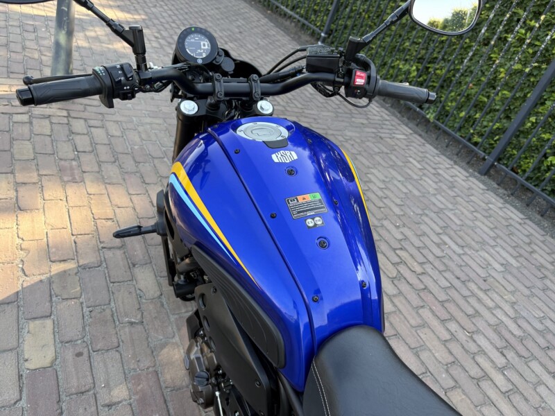 XSR 700