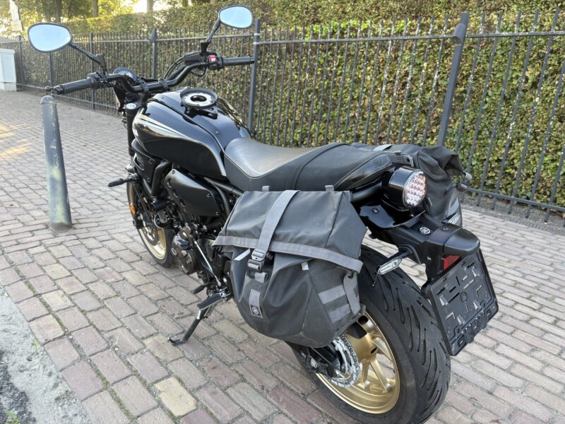 XSR 700