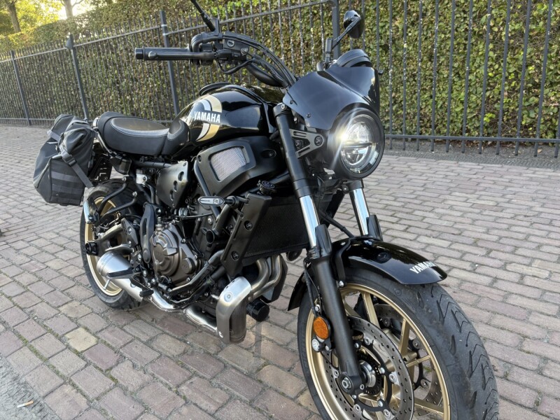 XSR 700