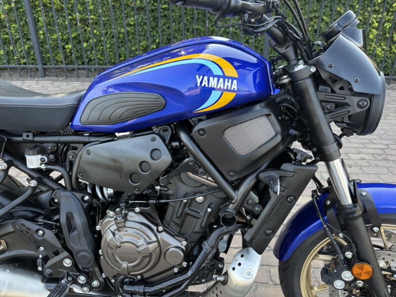 XSR 700